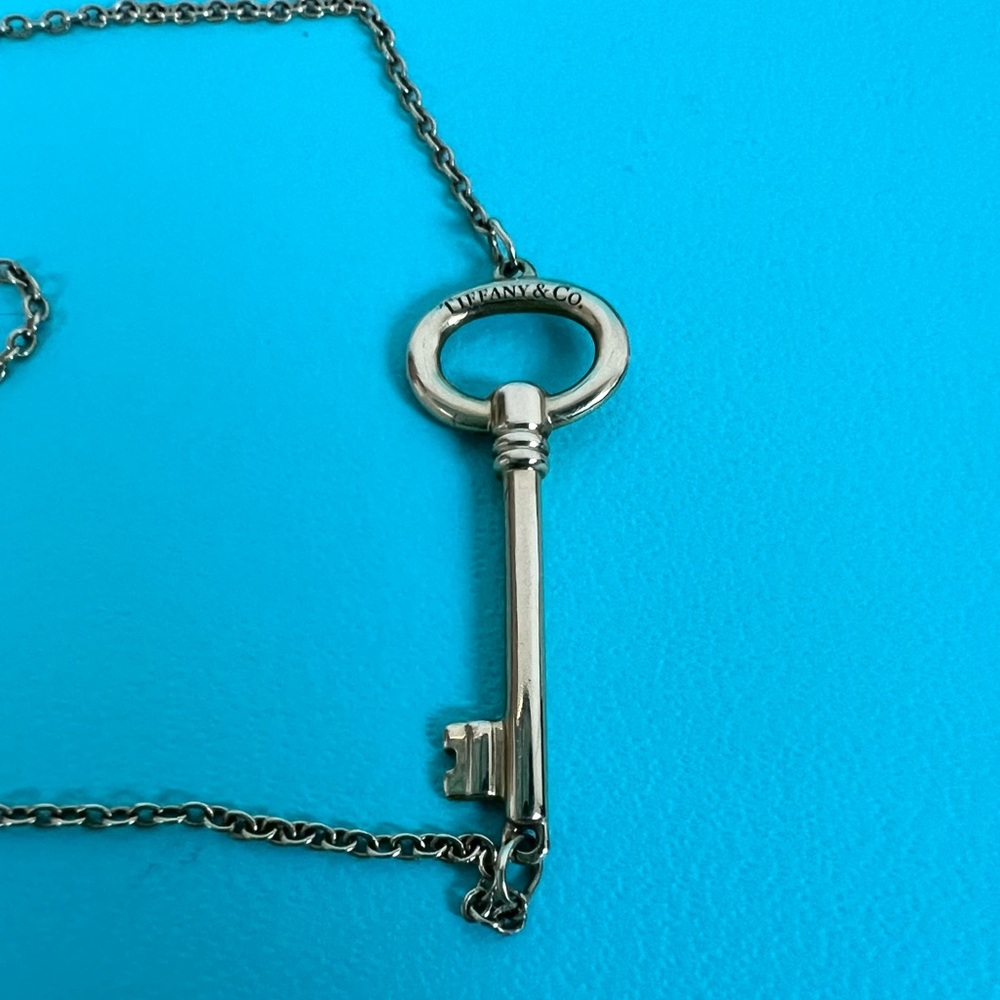 🔴Authentic VINTAGE TIFFANY & CO 18K GOLD Attached Key Pendent Chain Necklace 🔴 - Picture 8 of 12